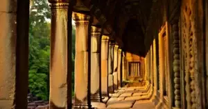 វប្បធម៌ណាខ្លះបានជះឥទ្ធិពលដល់អាណាចក្រខ្មែរ?