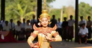 វីដេអូតន្ត្រីហ្វៀតណាម Phương Mỹ Chi ប្រើប្រពៃណីខ្មែរ បង្កជម្លោះ Social Media