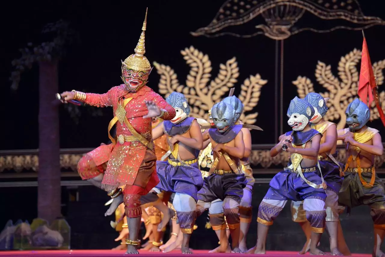 ការសម្តែងរបាំប្រពៃណីខ្មែរ